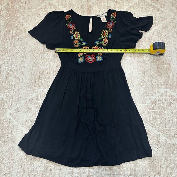Flying Tomato Black Embroidered Midi Dress Size Large Boho - Picture 5 of 7